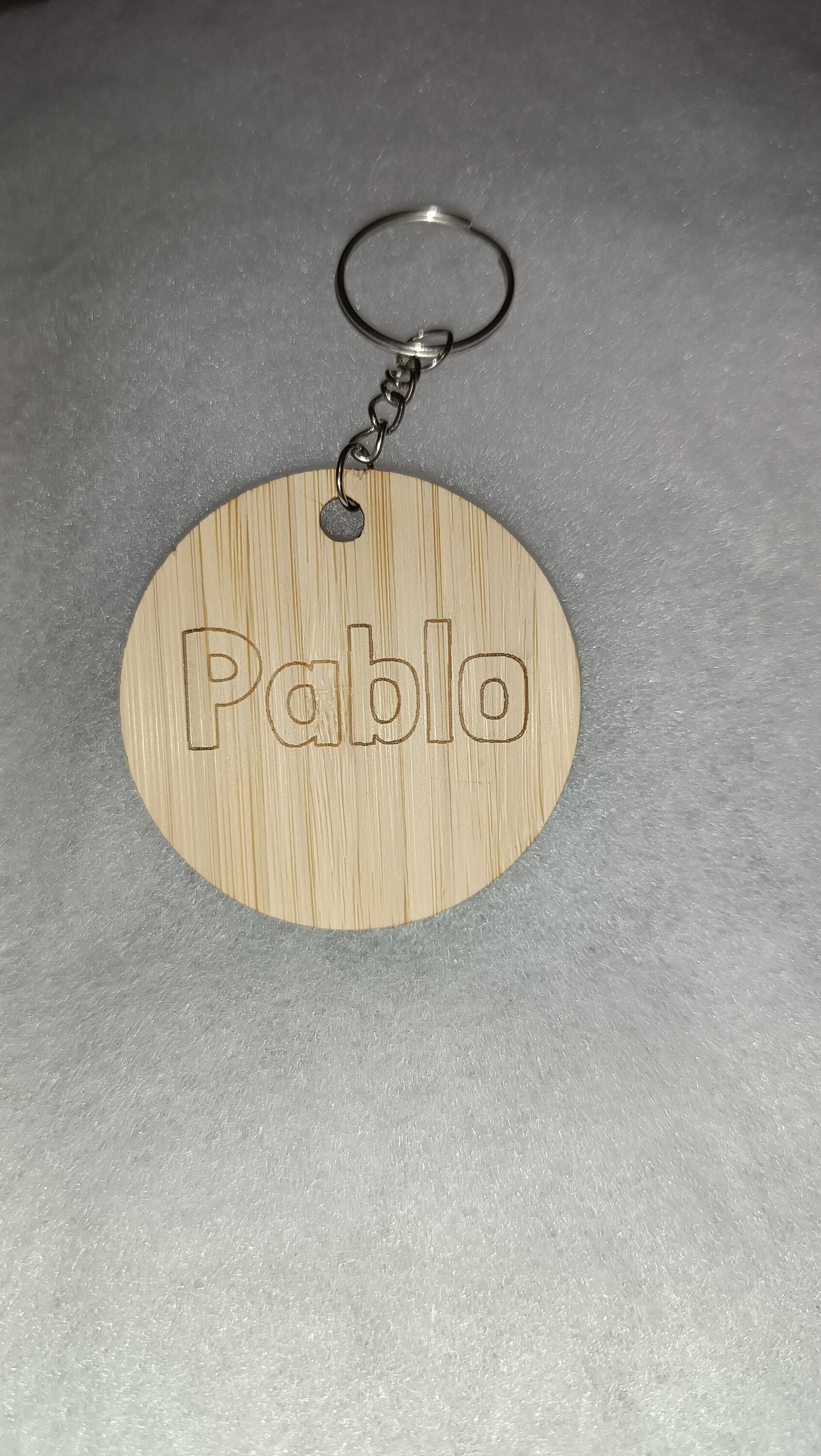 Llavero de bambú con nombre - 2